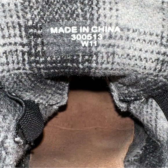 TOMS Black Suede Lace-Up Boots – Minimalist, Comfy & Everyday Cool - Picture 3 of 4